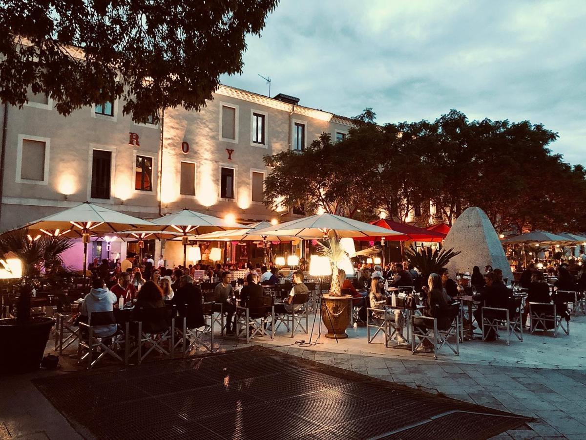 Royal Hotel نيم المظهر الخارجي الصورة