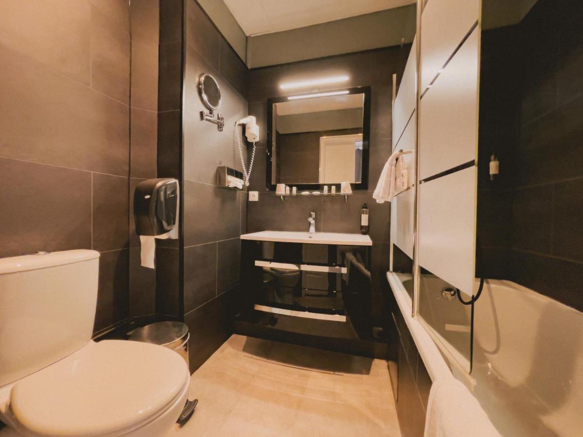 Royal Hotel نيم المظهر الخارجي الصورة