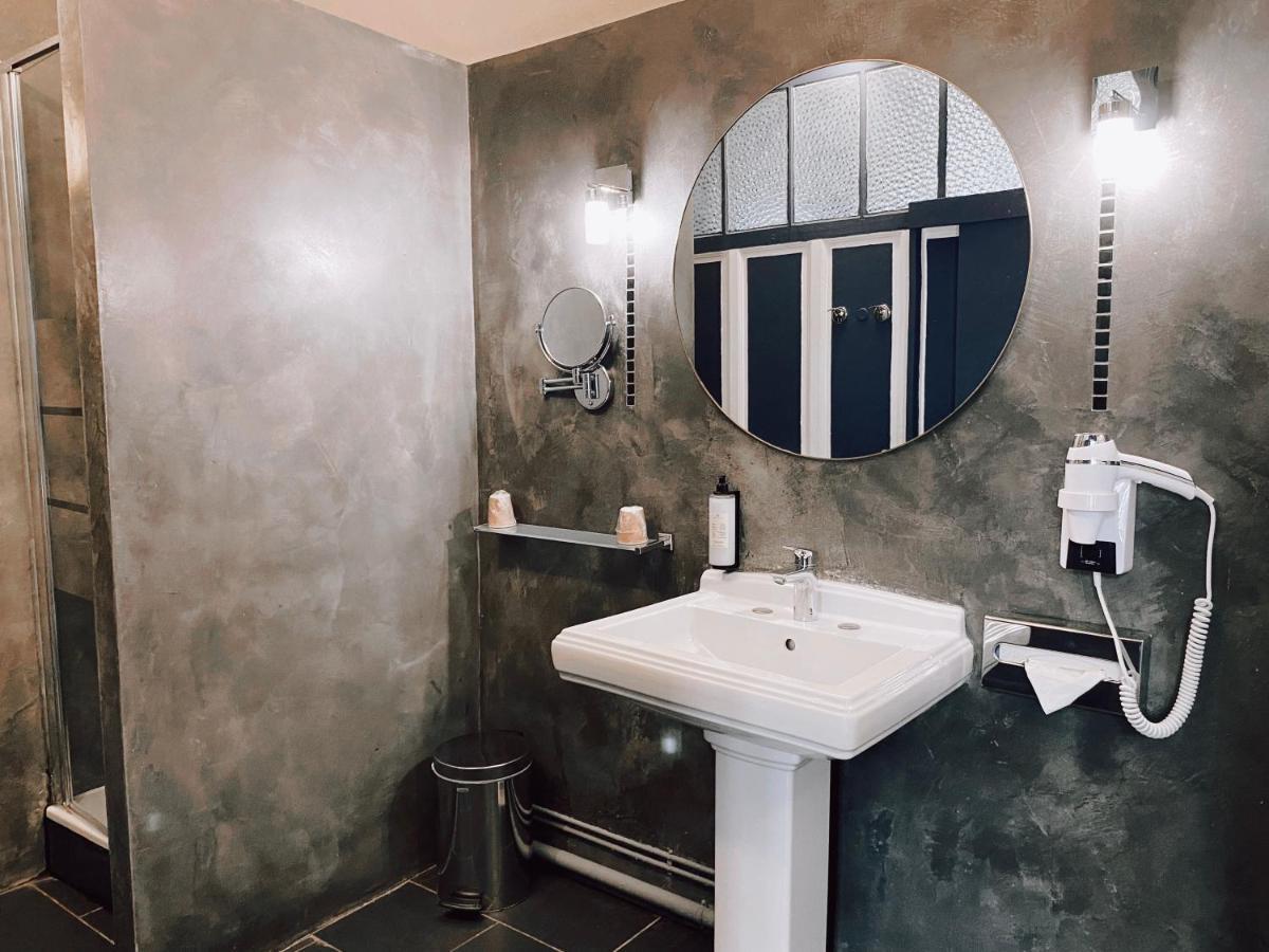 Royal Hotel نيم المظهر الخارجي الصورة