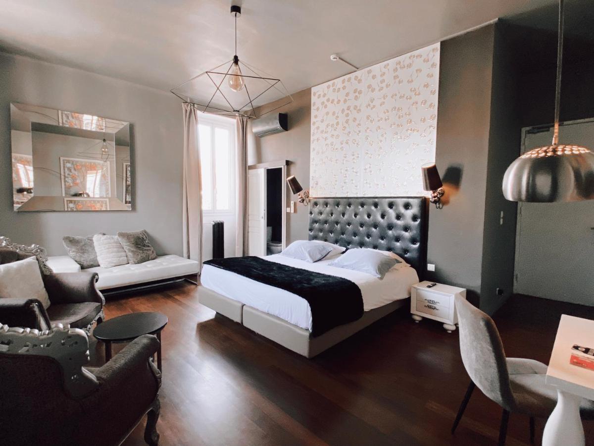Royal Hotel نيم المظهر الخارجي الصورة