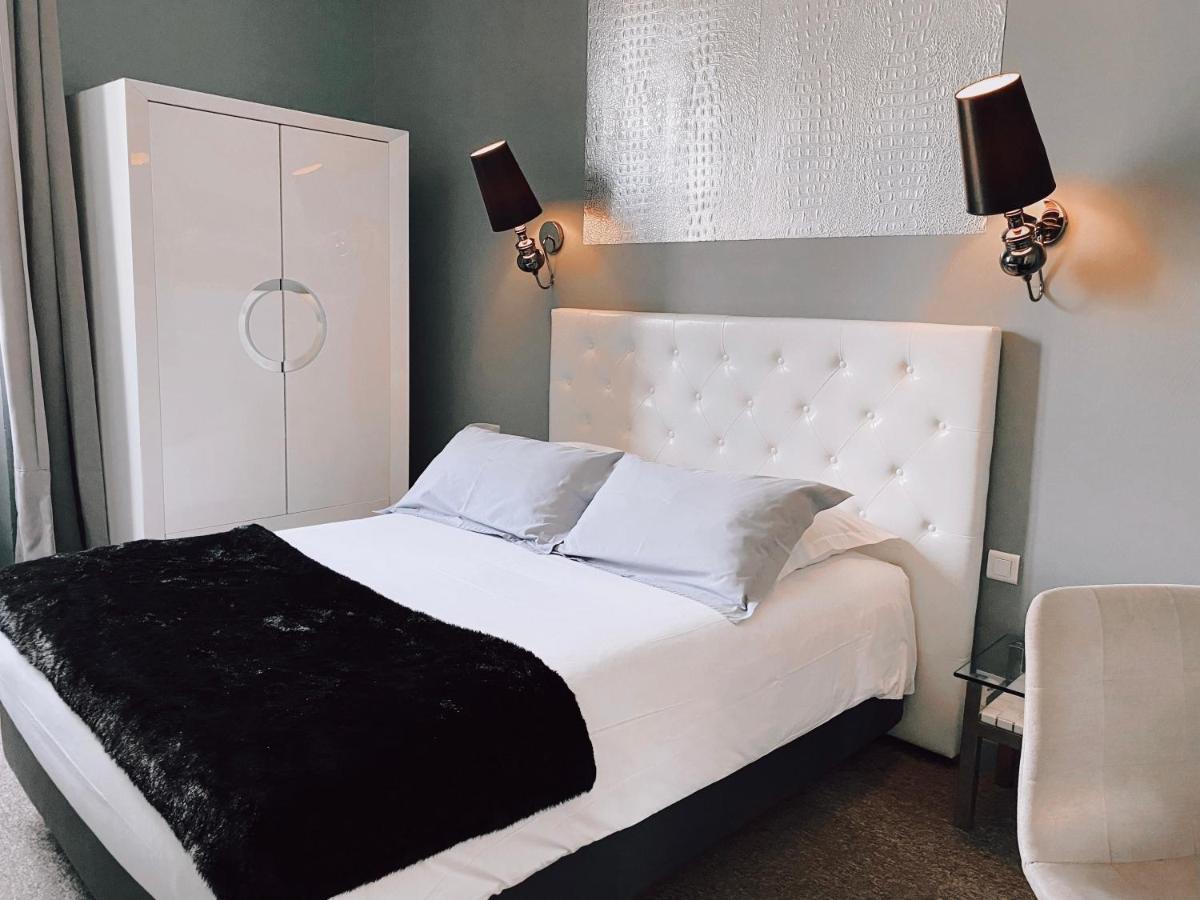 Royal Hotel نيم المظهر الخارجي الصورة