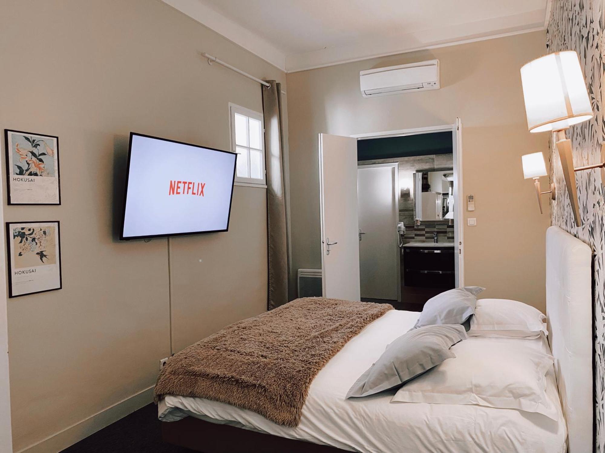 Royal Hotel نيم المظهر الخارجي الصورة
