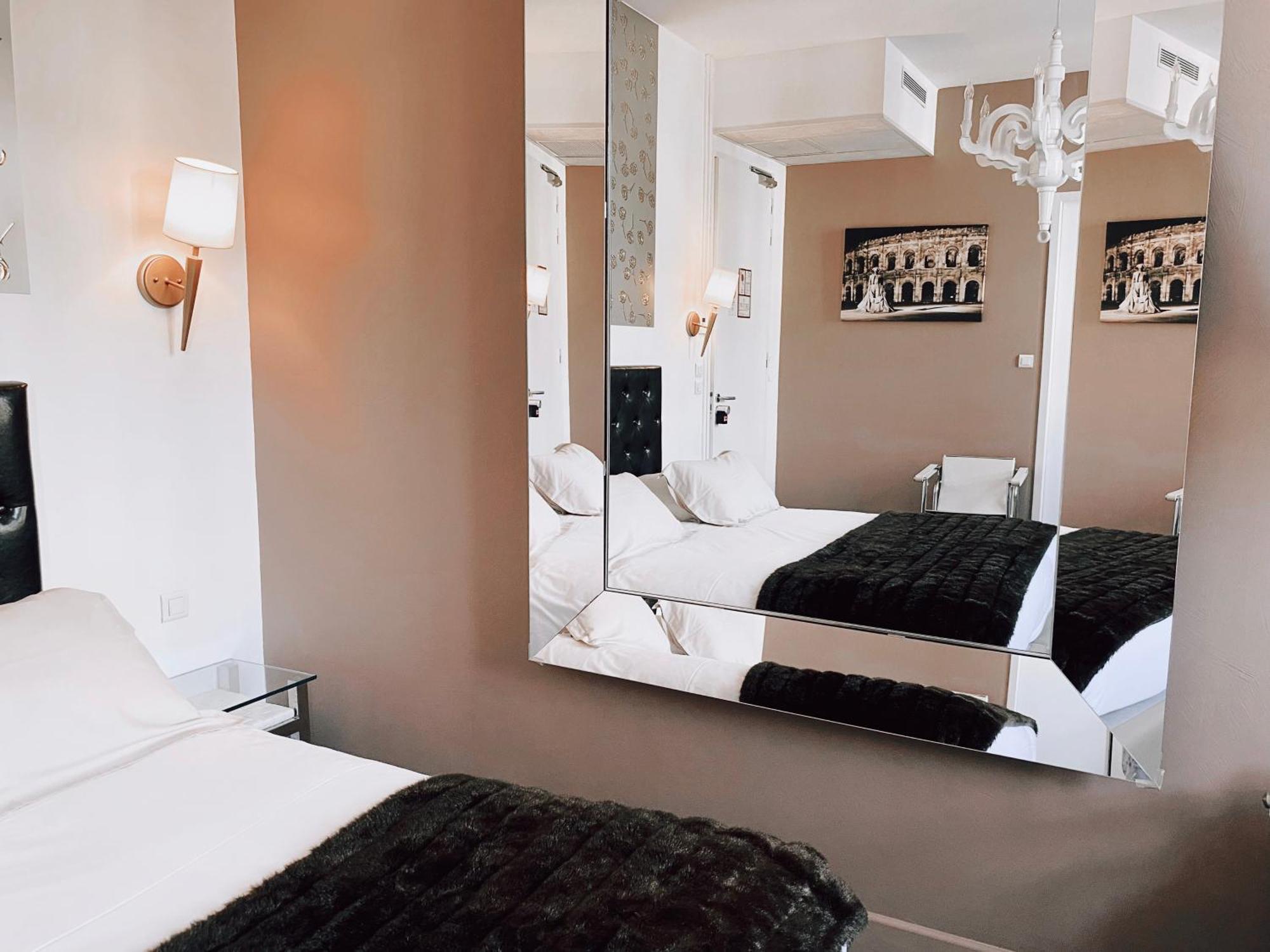 Royal Hotel نيم المظهر الخارجي الصورة