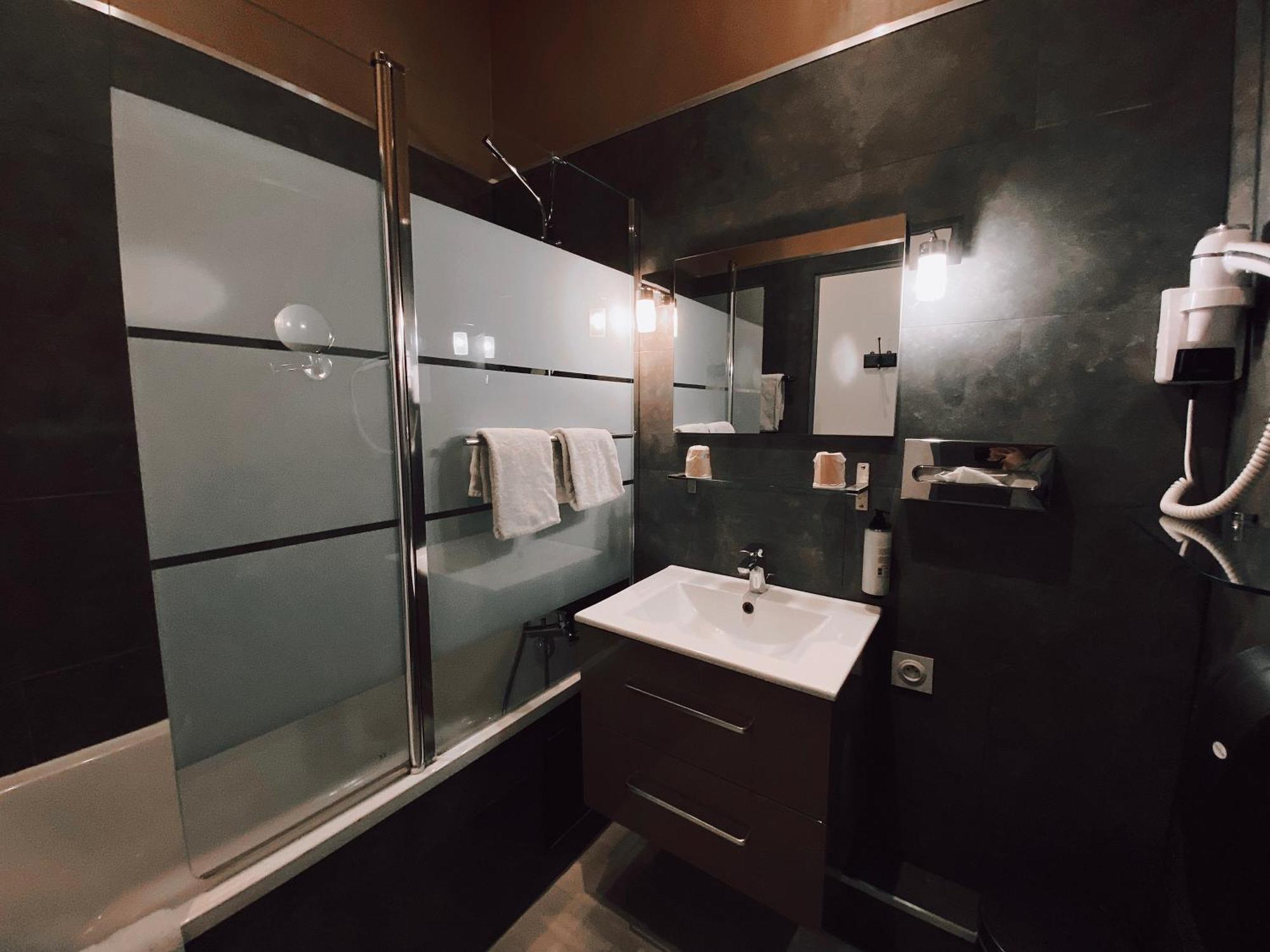 Royal Hotel نيم الغرفة الصورة