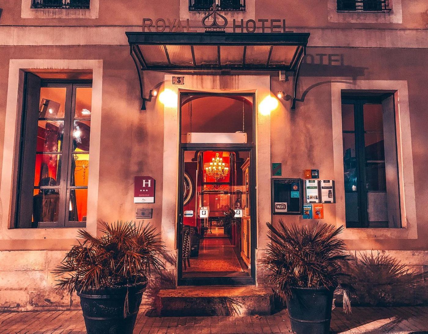 Royal Hotel نيم المظهر الخارجي الصورة