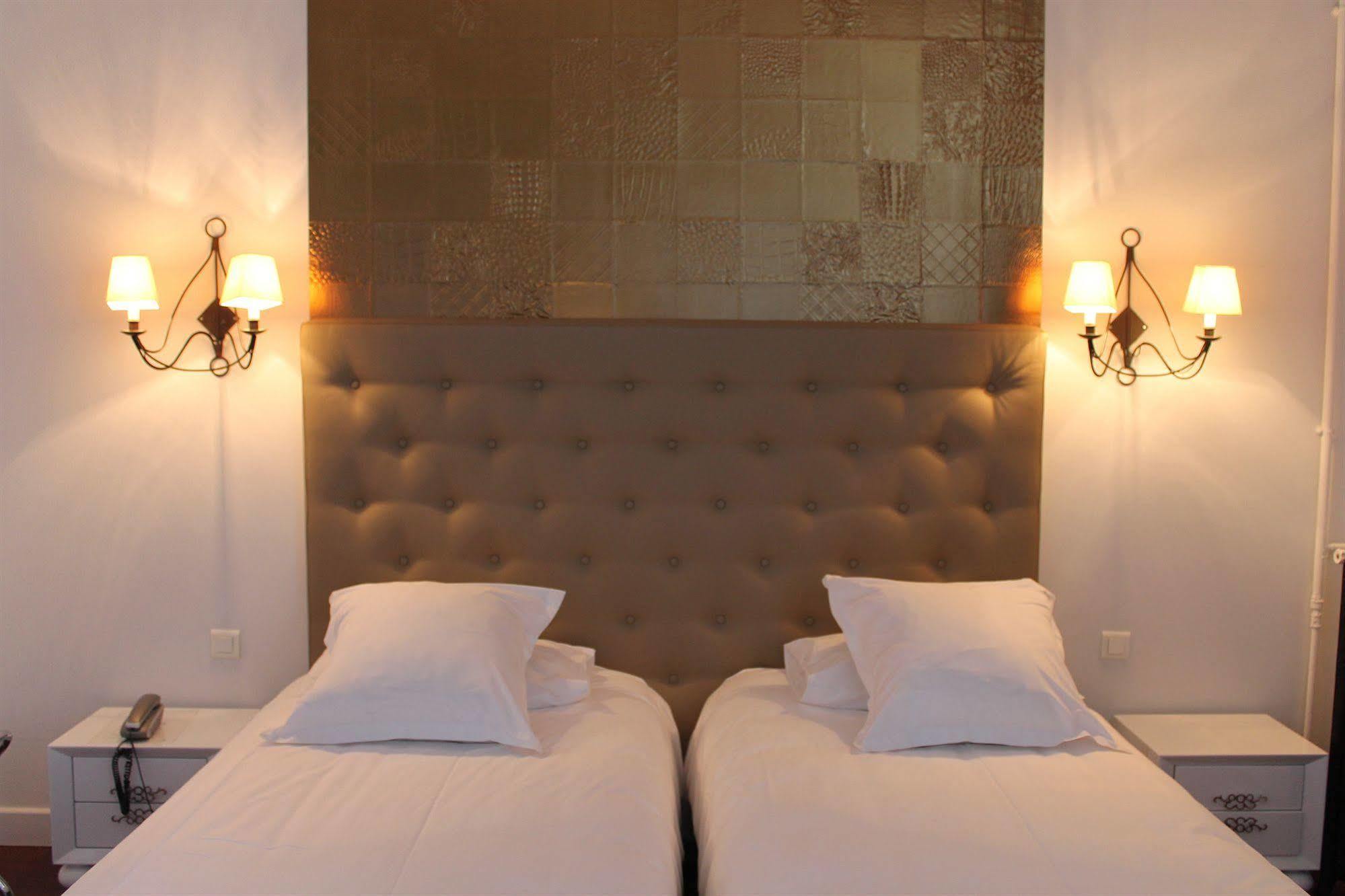 Royal Hotel نيم المظهر الخارجي الصورة