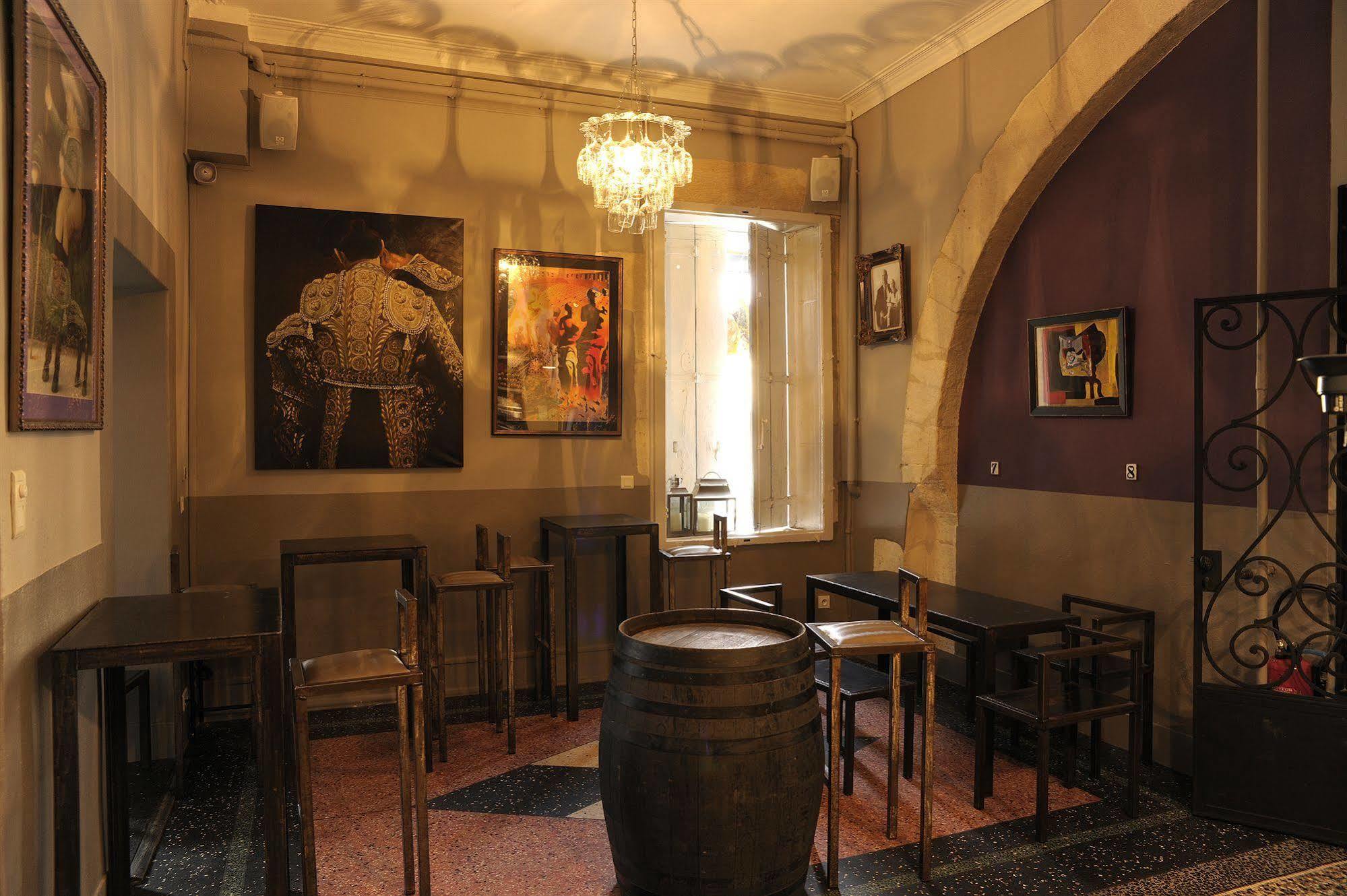 Royal Hotel نيم المظهر الخارجي الصورة